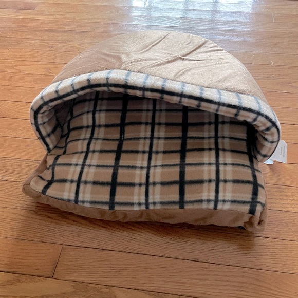 Cat Bed or Small Dog Bed - Picture 2 of 3